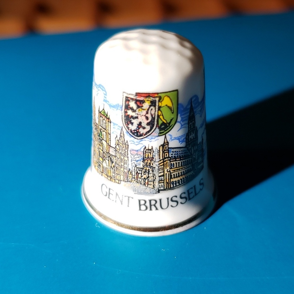 Vintage thimble Brussels ceramic